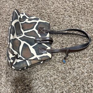 Dooney& bourke Elegant Giraffe Pattern Tote Bag